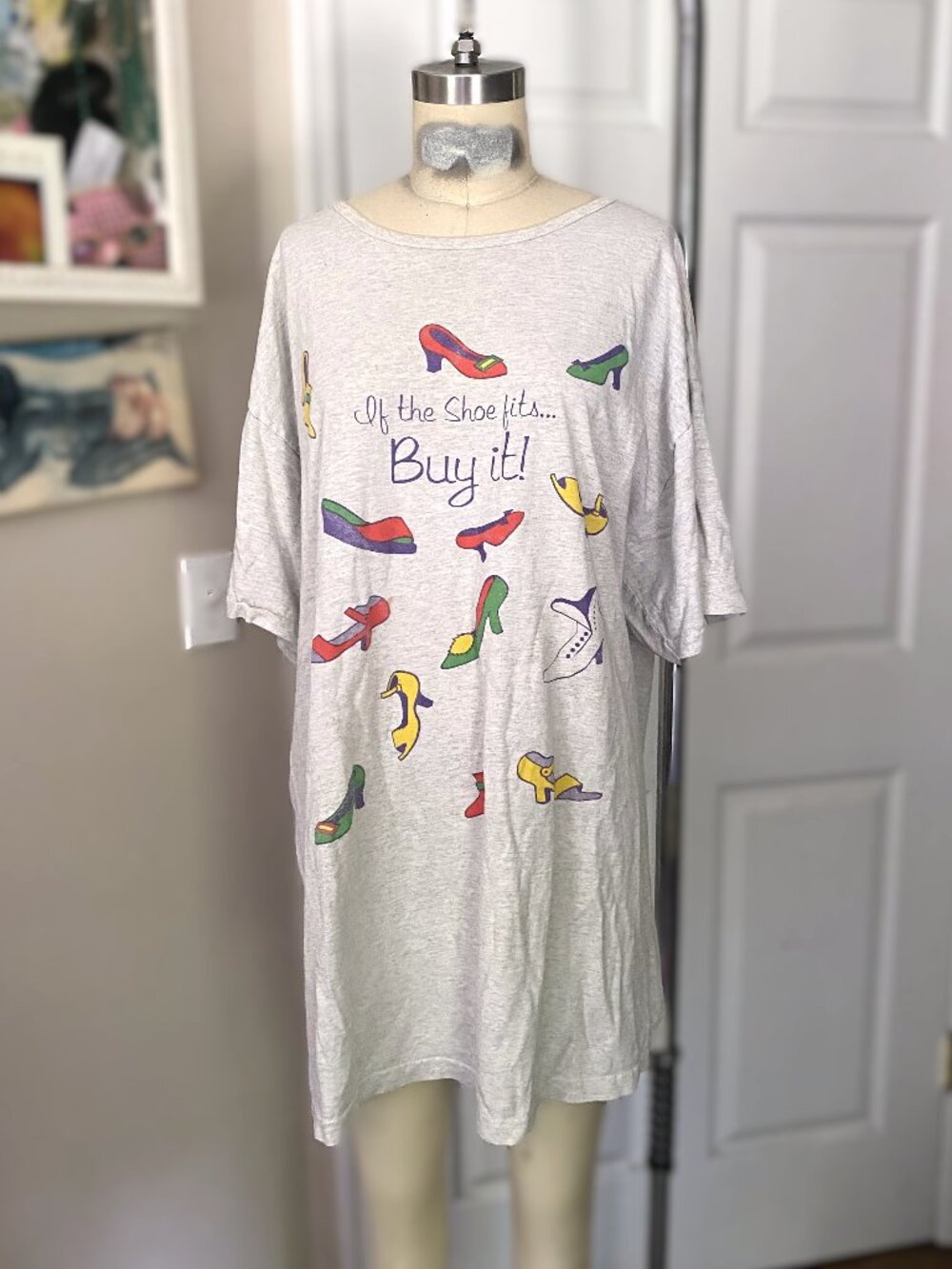 VINTAGE 1980s ALORE "If the Shoe Fits Buy It" Heather gray Sleep T Shirt *OS*